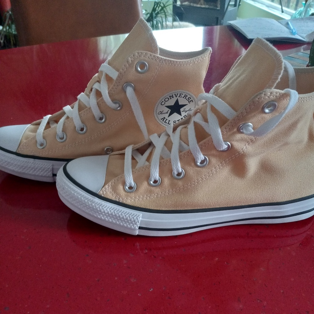 Converse- Chuck Taylor Allstar- High Tops- Women's SZ 8- NWOT